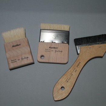 BROCHA MADERA CERDA CORTA CON METAL Y CERDA LARGA SIN  METAL